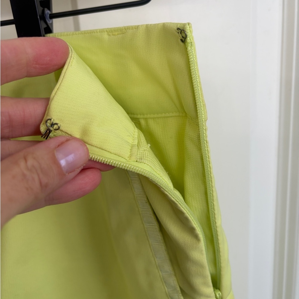 Excellent condition size 4 Puma Neon Yellow Skort. Side zip. Pockets. Chartreuse - Picture 4 of 11